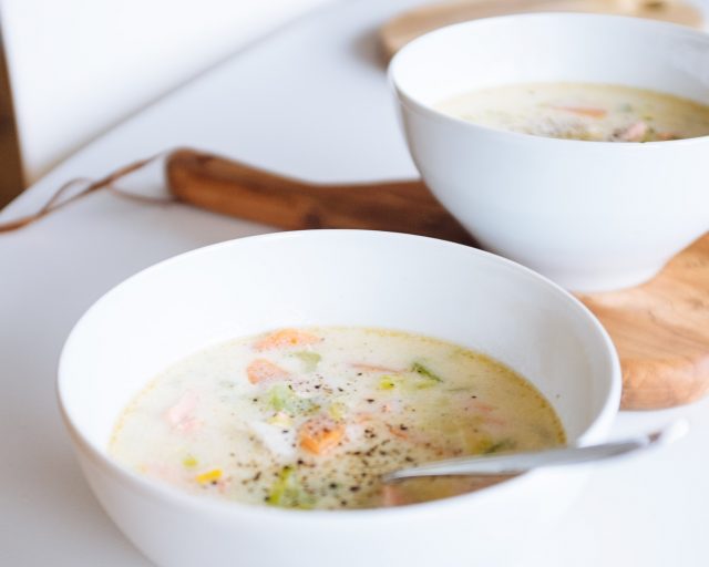 Servering fiskesuppe